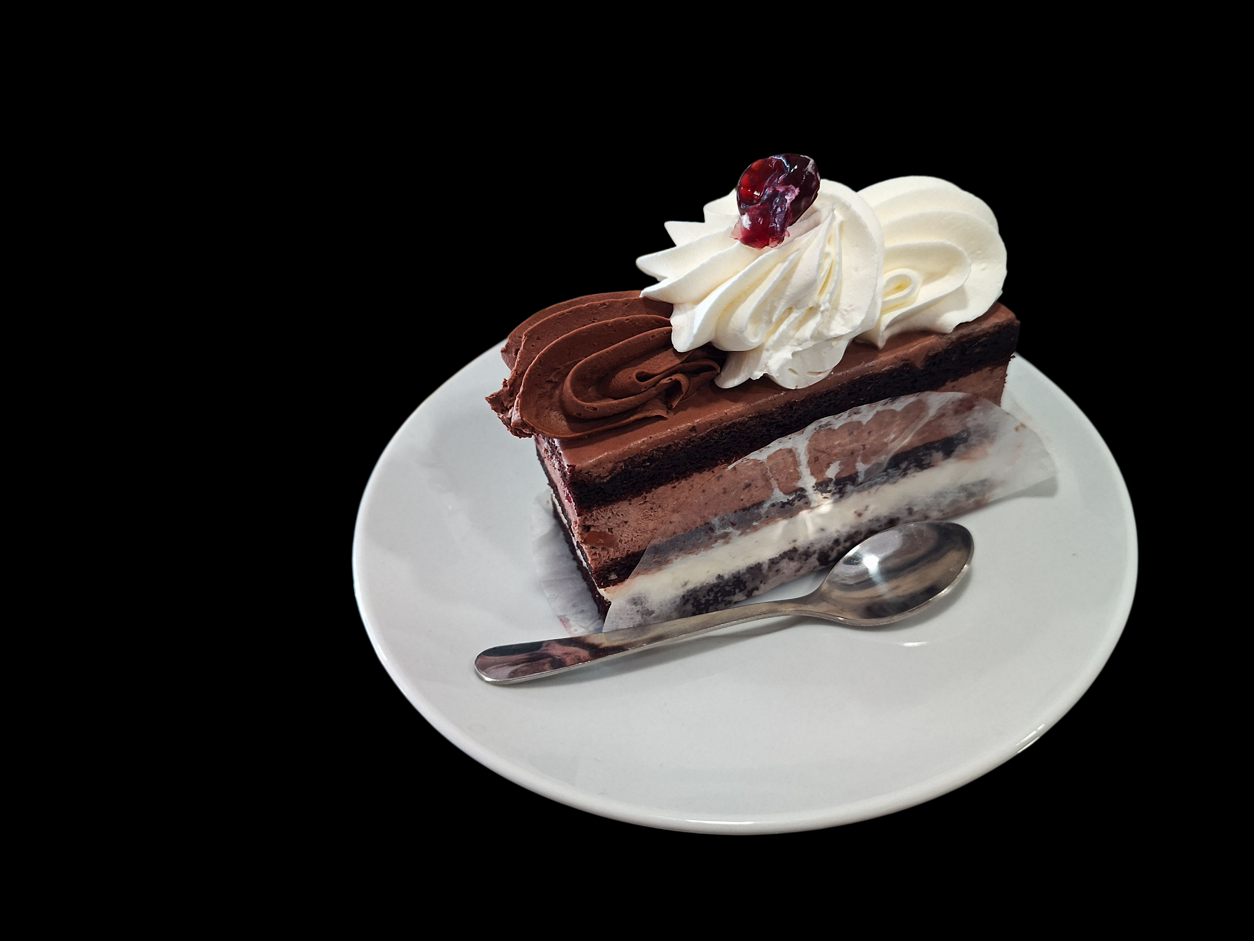 Felie de tort cu ciocolată și frișcă